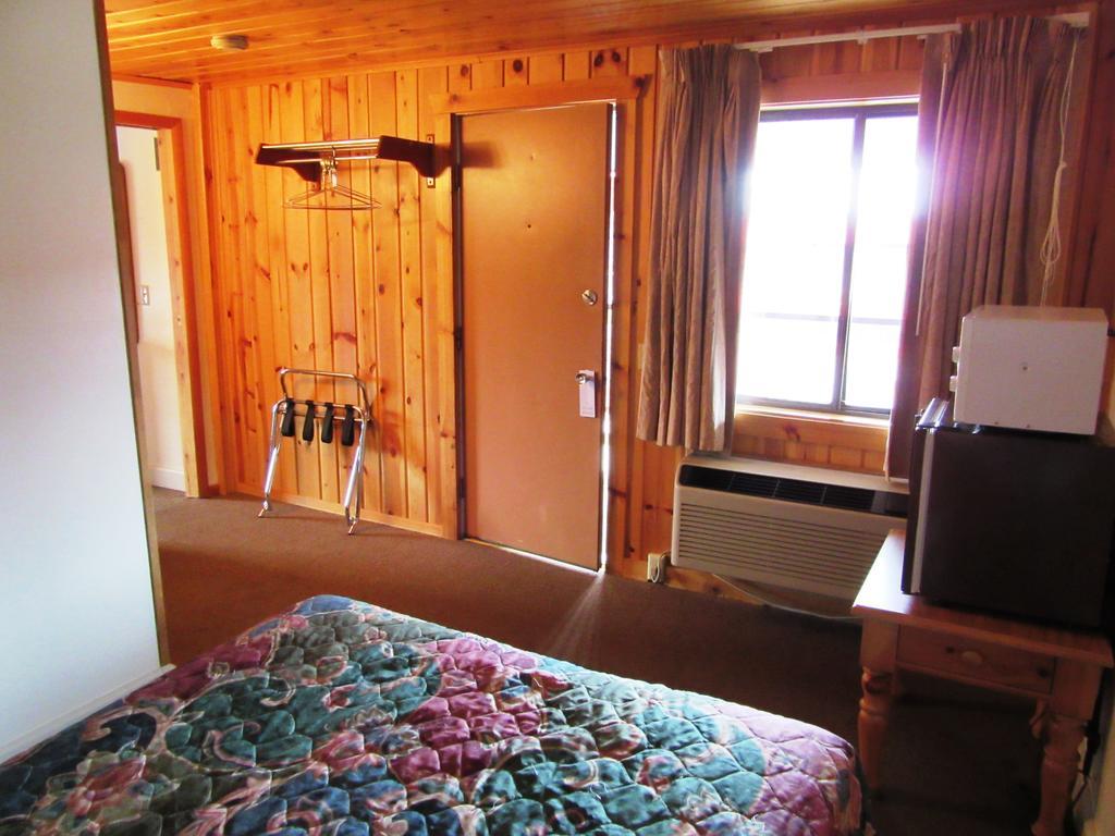 Travelers Lodge West Yellowstone Exterior photo